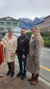 Barbara Dürr mit politischen VertreterIn